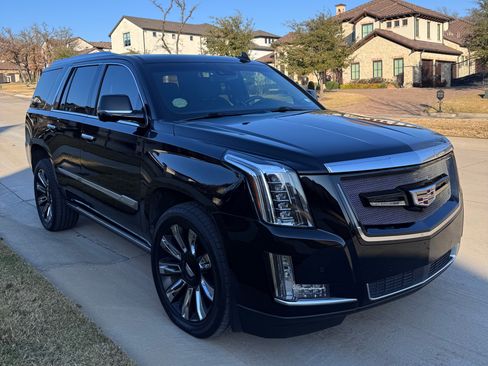 Used 2015 Cadillac Escalade Platinum image 4