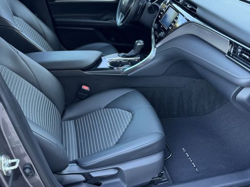 Used 2020 Toyota Camry SE image 14