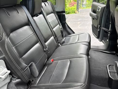 Used 2020 Jeep Wrangler Unlimited Sahara w/ Dual Top Group AWD/4WD image 11