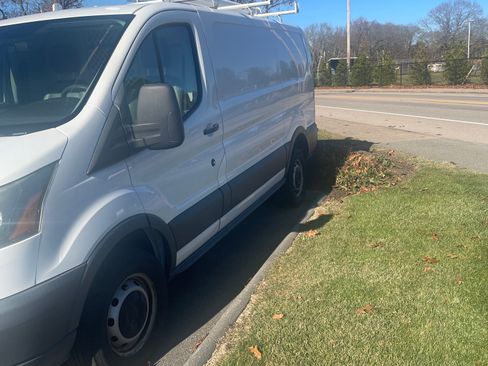 Used 2015 Ford Transit 250 130 Low Roof image 4