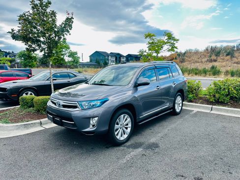 Used 2013 Toyota Highlander Limited AWD/4WD image 1