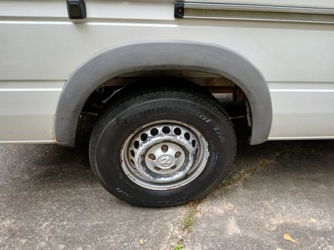 Used 2006 Dodge Sprinter 2500 w/ Comfort Seating Group image 13