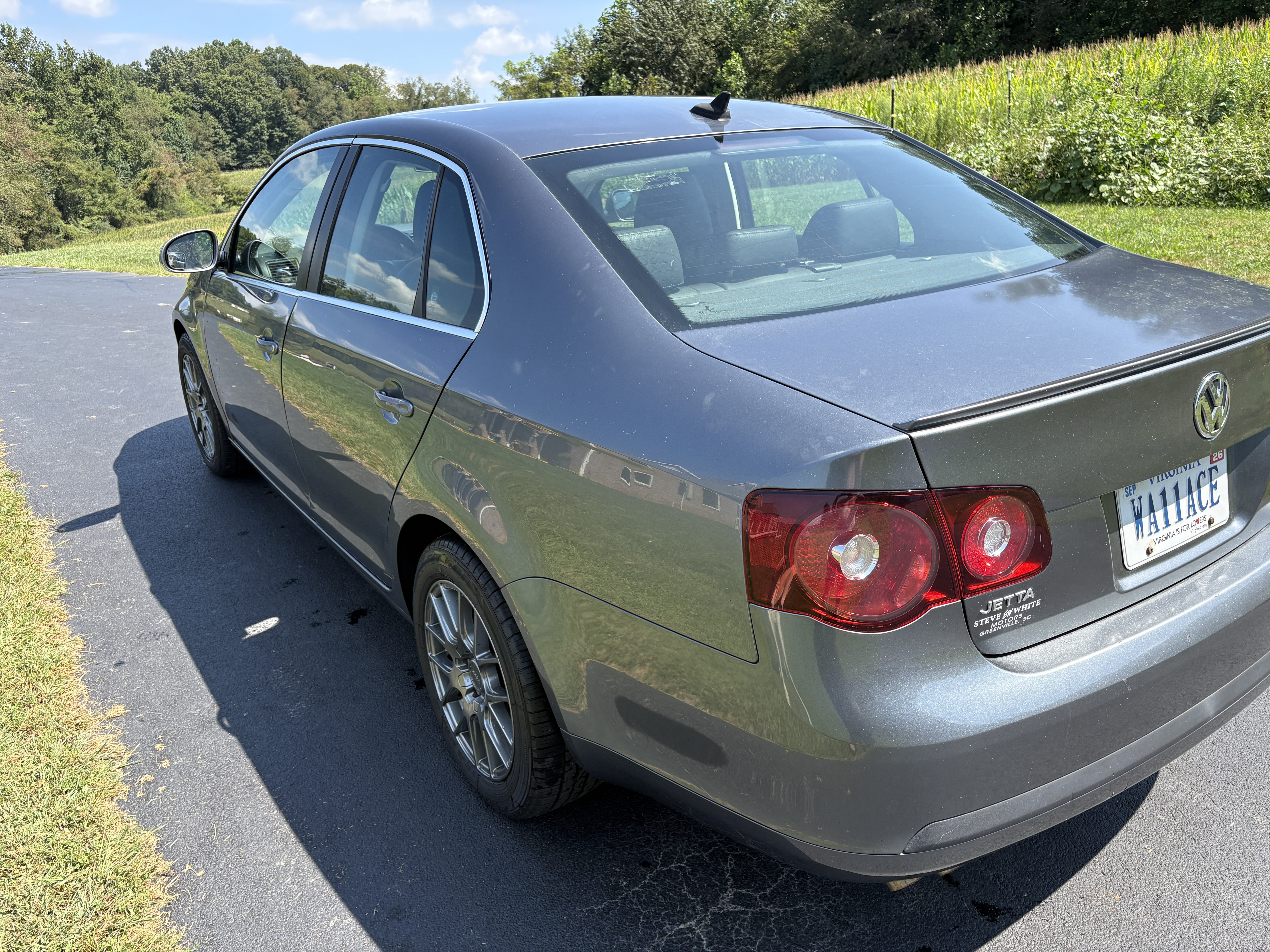 Used 2010 Volkswagen Jetta TDI FWD image 8