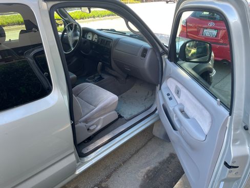 Used 2004 Toyota Tacoma PreRunner image 12