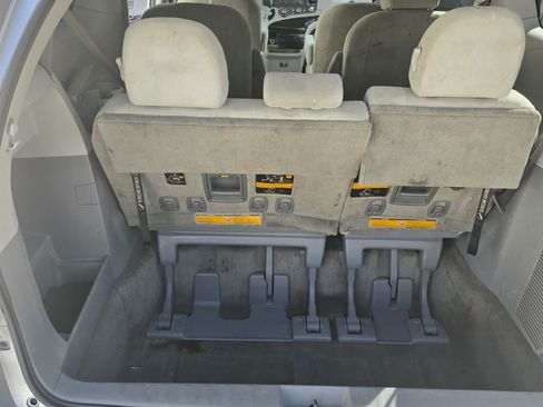 Used 2012 Toyota Sienna Minivan 4D image 9