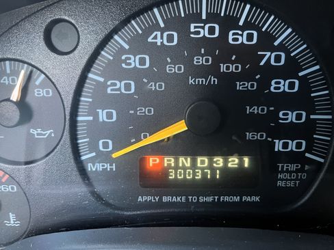 Used 2000 Chevrolet Express 1500 image 10