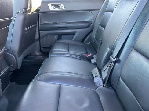 Used 2014 Ford Explorer XLT w/ Equipment Group 202A image 22