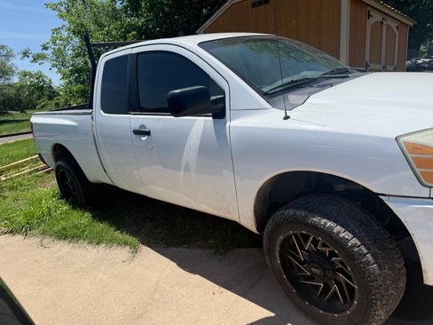 Used 2004 Nissan Titan XE w/ (PRF) Preferred Pkg image 4