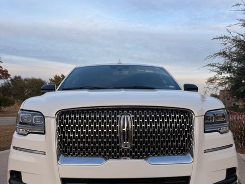 Used 2023 Lincoln Navigator L Reserve image 2