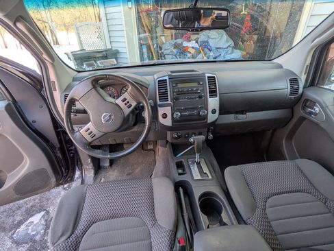 Used 2011 Nissan Frontier SV w/ SV Premium Utility Pkg image 16