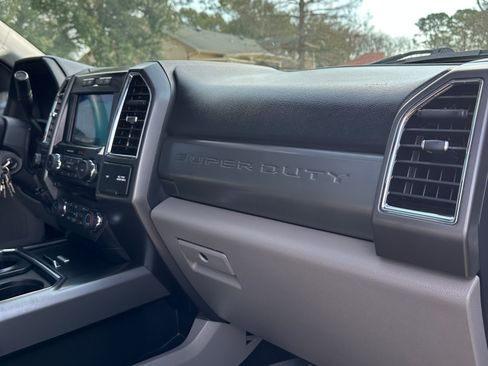 Used 2017 Ford F250 XLT w/ XLT Premium Package image 22