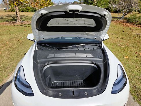 Used 2022 Tesla Model Y Long Range image 8