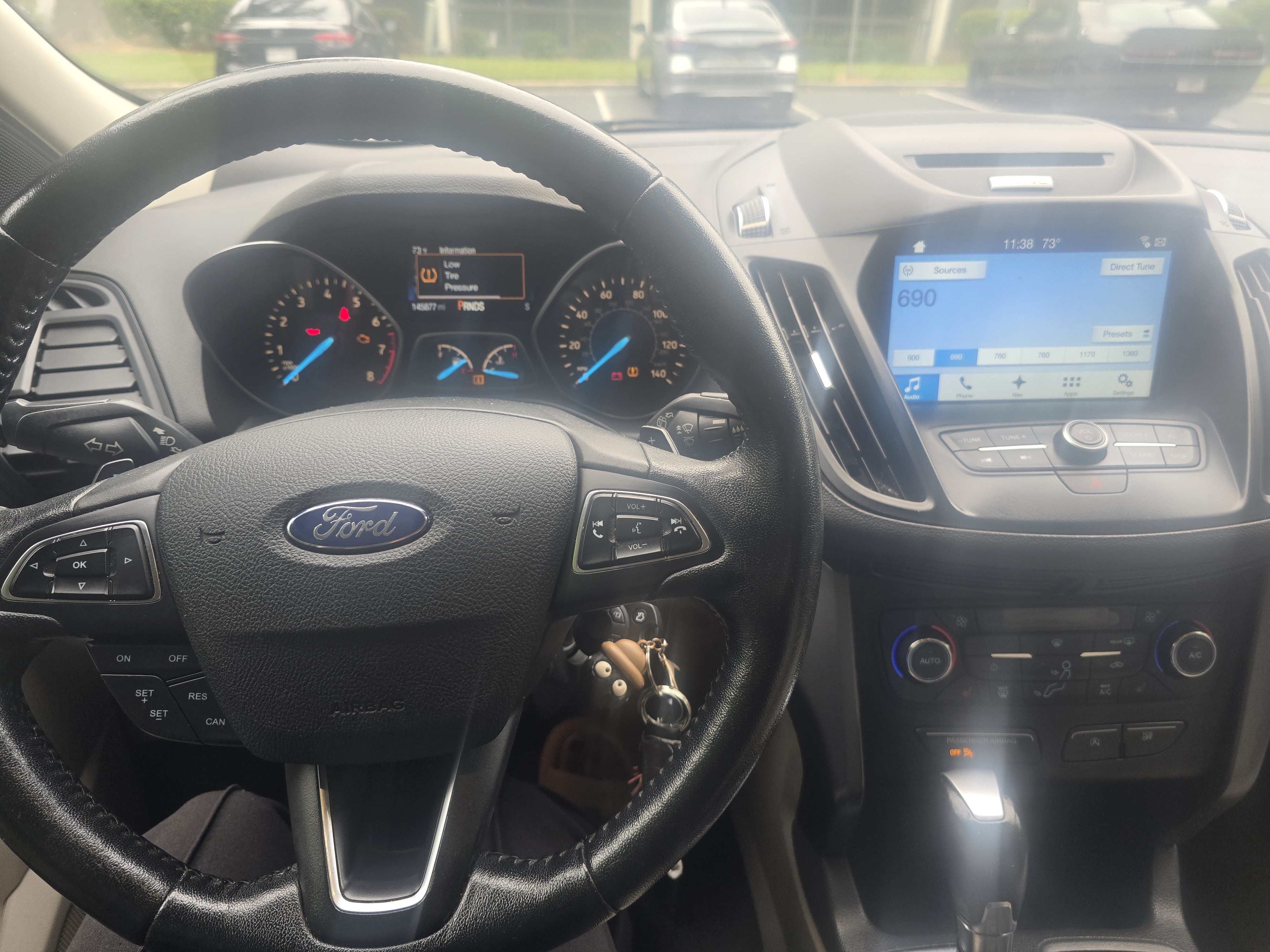 Used 2017 Ford Escape SE w/ SE Leather Comfort Package FWD image 2