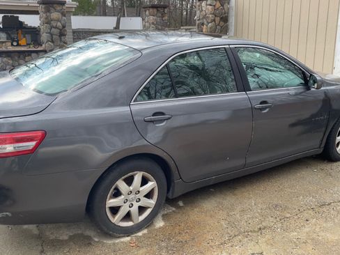 Used 2011 Toyota Camry LE w/ LE Extra-Value Pkg image 4