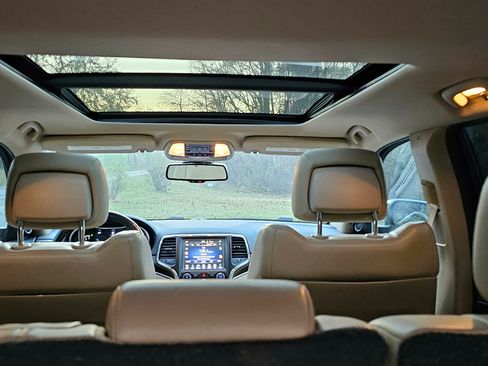 Used 2015 Jeep Grand Cherokee Limited w/ Luxury Group II image 9