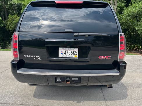 Used 2008 GMC Yukon XL Denali AWD/4WD image 2