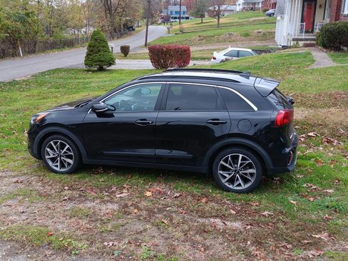 Used 2022 Kia Niro Touring Special Edition image 1