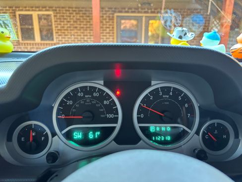 Used 2009 Jeep Wrangler Unlimited Rubicon w/ Dual Top Group AWD/4WD image 15