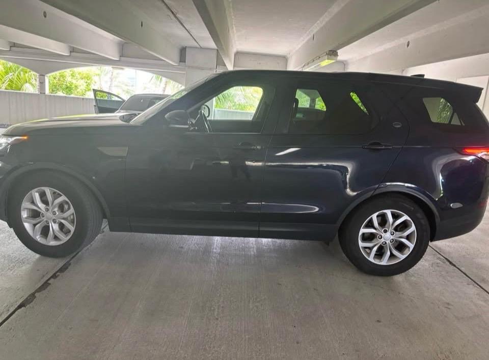Used 2020 Land Rover Discovery SE AWD/4WD image 1