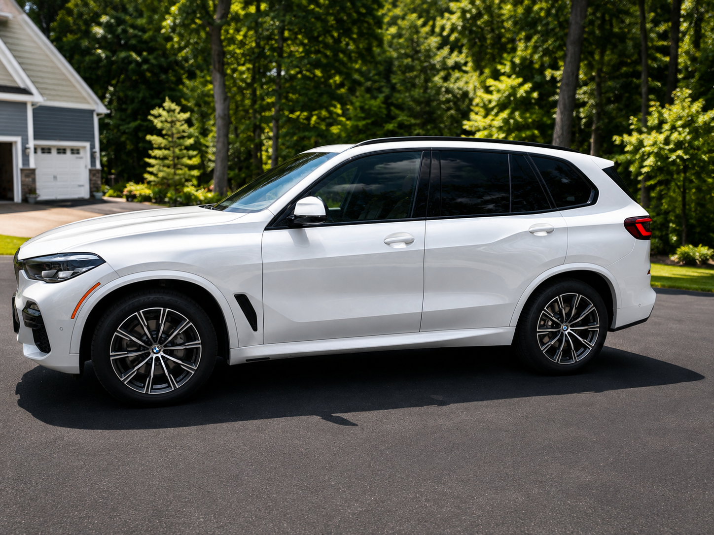 Used 2023 BMW X5 xDrive40i w/ M Sport Package AWD/4WD image 5