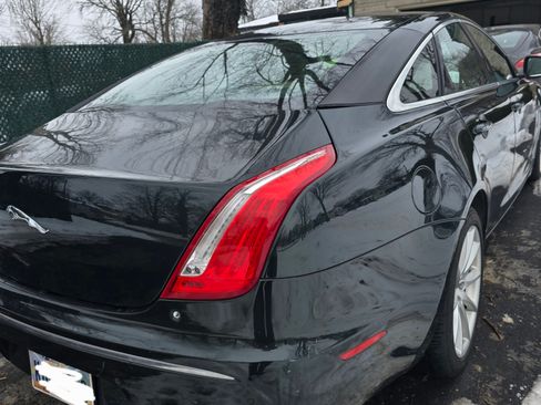 Used 2011 Jaguar XJ image 6
