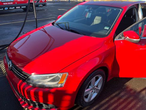 Used 2012 Volkswagen Jetta TDI image 2