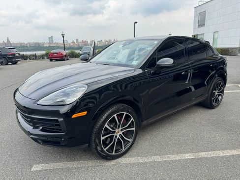 Used 2022 Porsche Cayenne Coupe AWD/4WD image 1