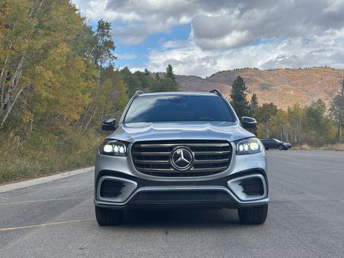 Used 2025 Mercedes-Benz GLS 450 4MATIC image 2