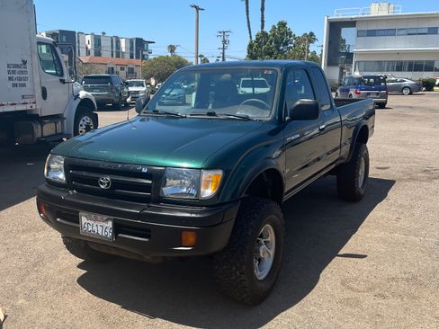 Used 2000 Toyota Tacoma PreRunner image 1