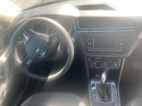 Used 2021 Volkswagen Tiguan S image 11