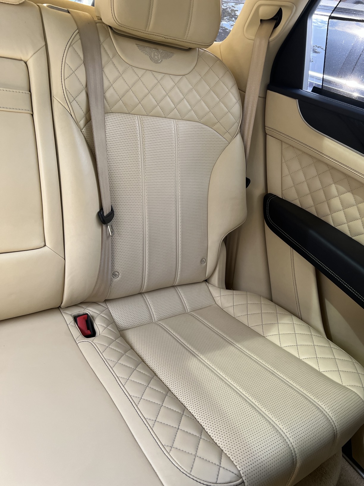 Used 2017 Bentley Bentayga AWD/4WD image 10