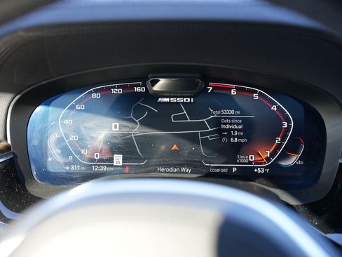 Used 2021 BMW M550i xDrive w/ Executive Package image 18