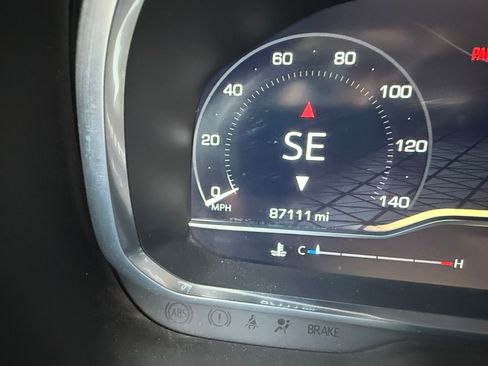 Used 2023 GMC Yukon SLT AWD/4WD image 11