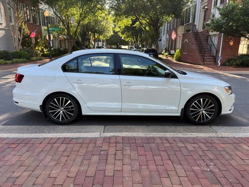 Used 2015 Volkswagen Jetta Sport FWD image 5