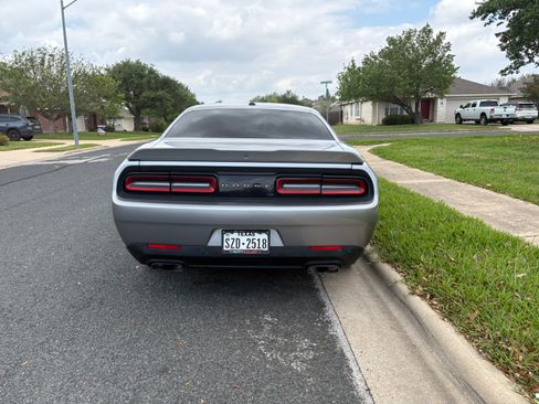 Used 2018 Dodge Challenger R/T w/ Performance Handling Group image 8