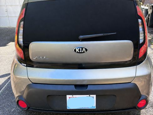 Used 2015 Kia Soul + image 9