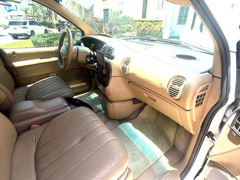 Used 1996 Dodge Caravan ES FWD image 18