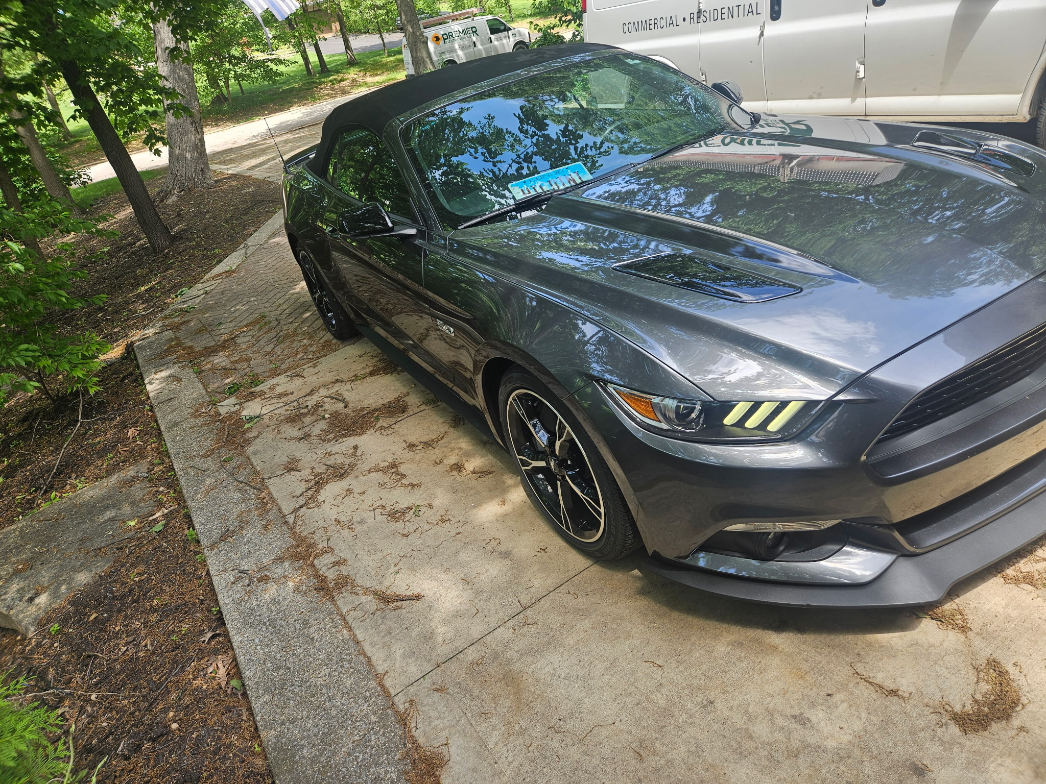 Used 2017 Ford Mustang GT Premium w/ Equipment Group 401A RWD image 2