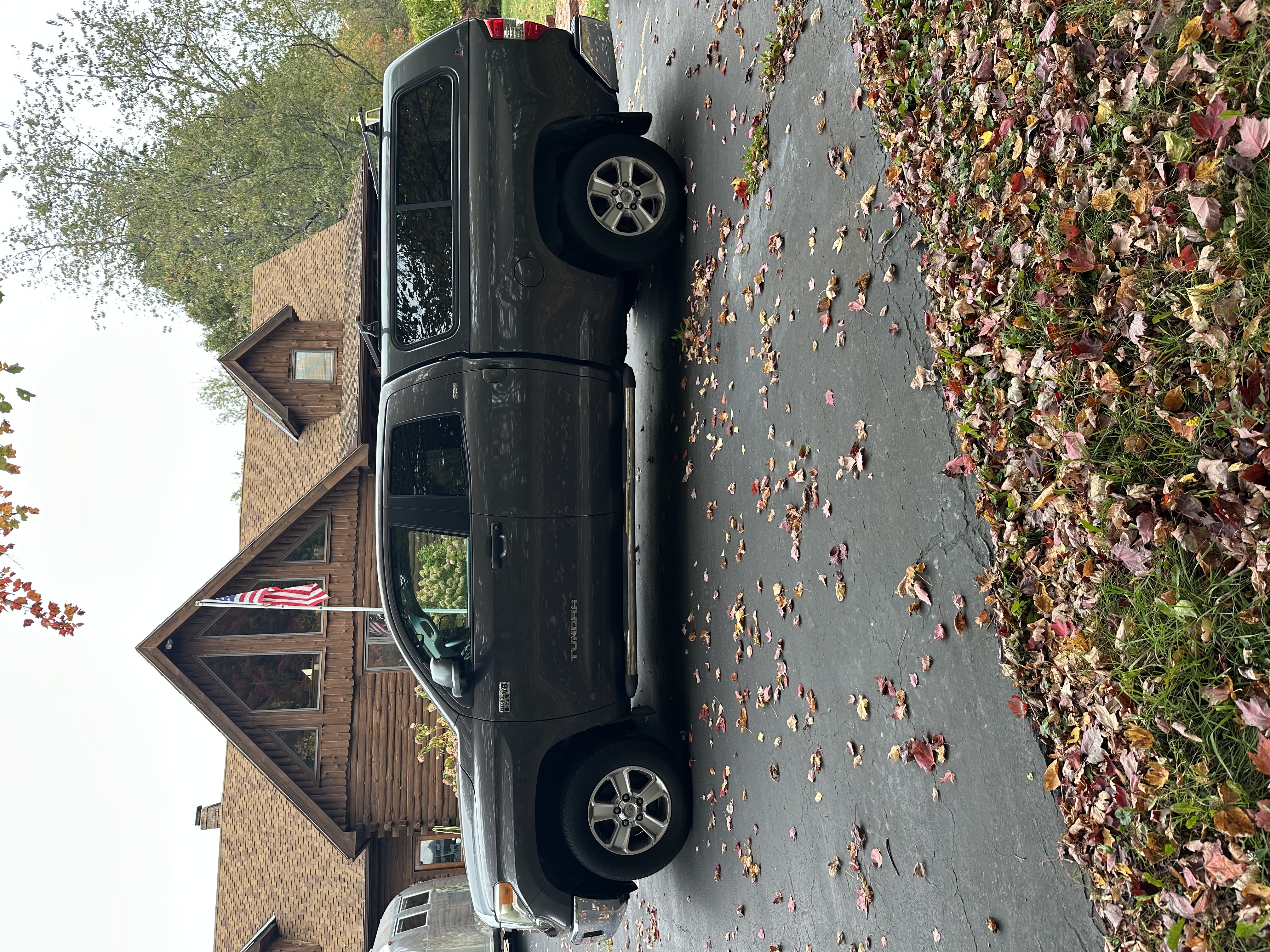 Used 2014 Toyota Tundra SR5 w/ SR5 Upgrade Package AWD/4WD image 4