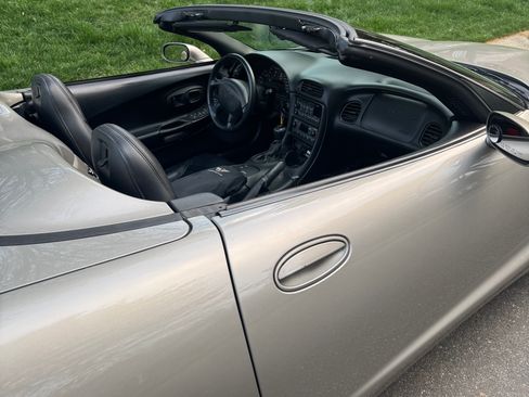 Used 2002 Chevrolet Corvette Convertible w/ Preferred Equipment Group2 image 4