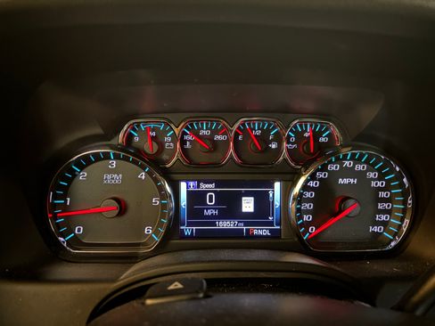 Used 2018 Chevrolet Suburban LT image 6