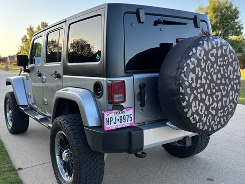 Used 2015 Jeep Wrangler Unlimited Sahara w/ Dual Top Group image 9