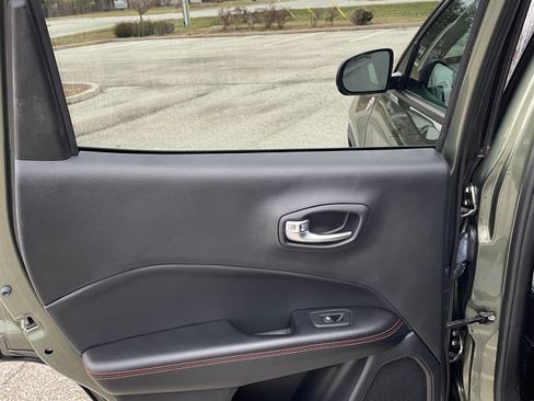 Used 2020 Jeep Compass Trailhawk image 19