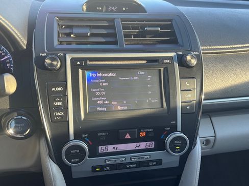 Used 2014 Toyota Camry XLE image 17