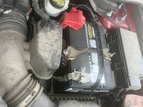 Used 2017 Ford Explorer XLT w/ Equipment Group 202A AWD/4WD image 13