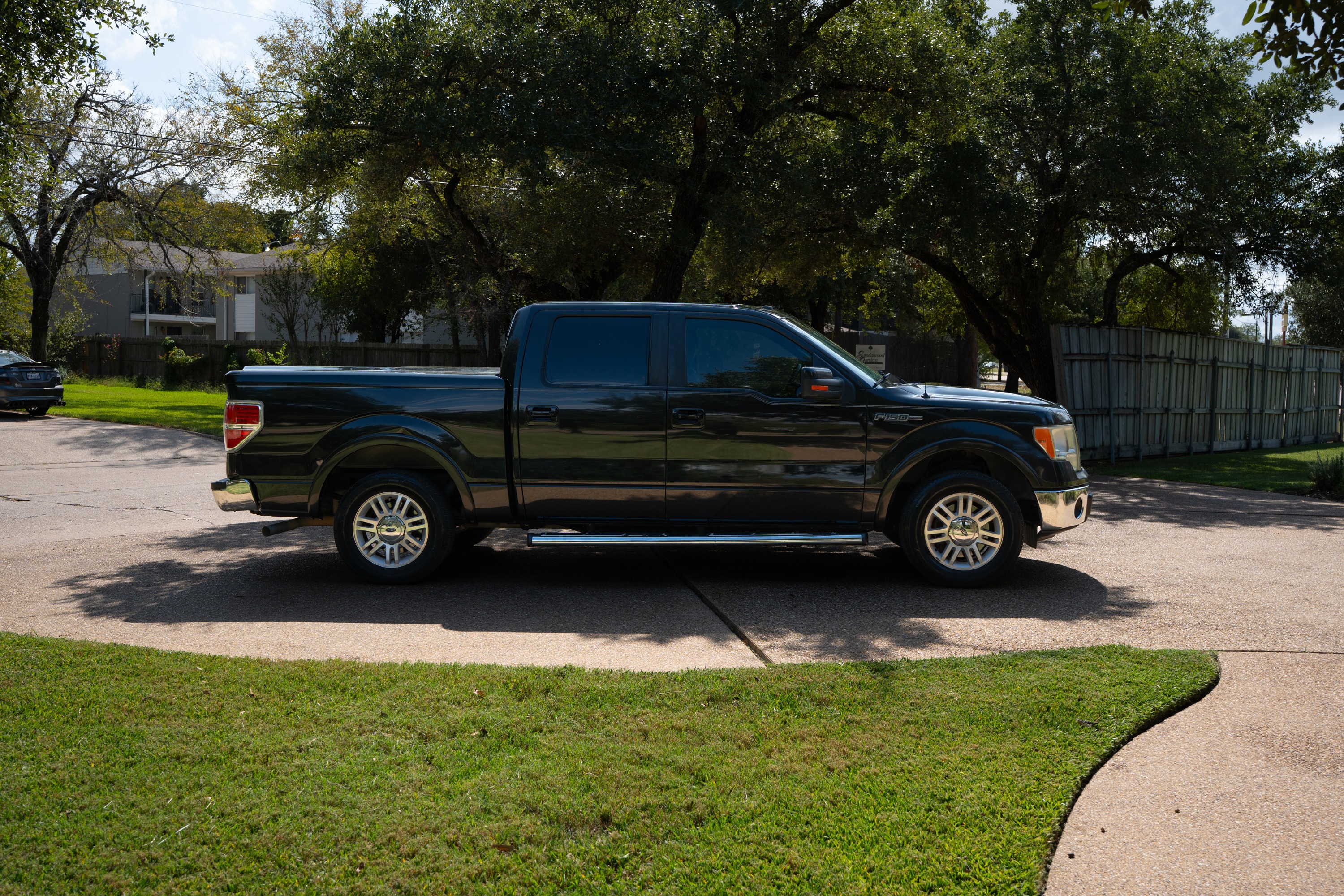 Used 2010 Ford F150 Lariat RWD image 2