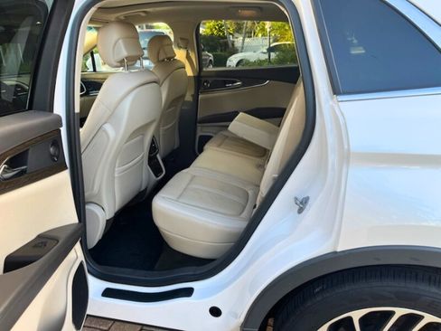 Used 2019 Lincoln Nautilus Reserve w/ Driver Assistance Package image 24