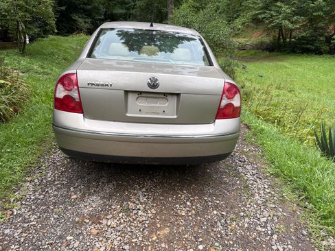 Used 2004 Volkswagen Passat GLS FWD image 5