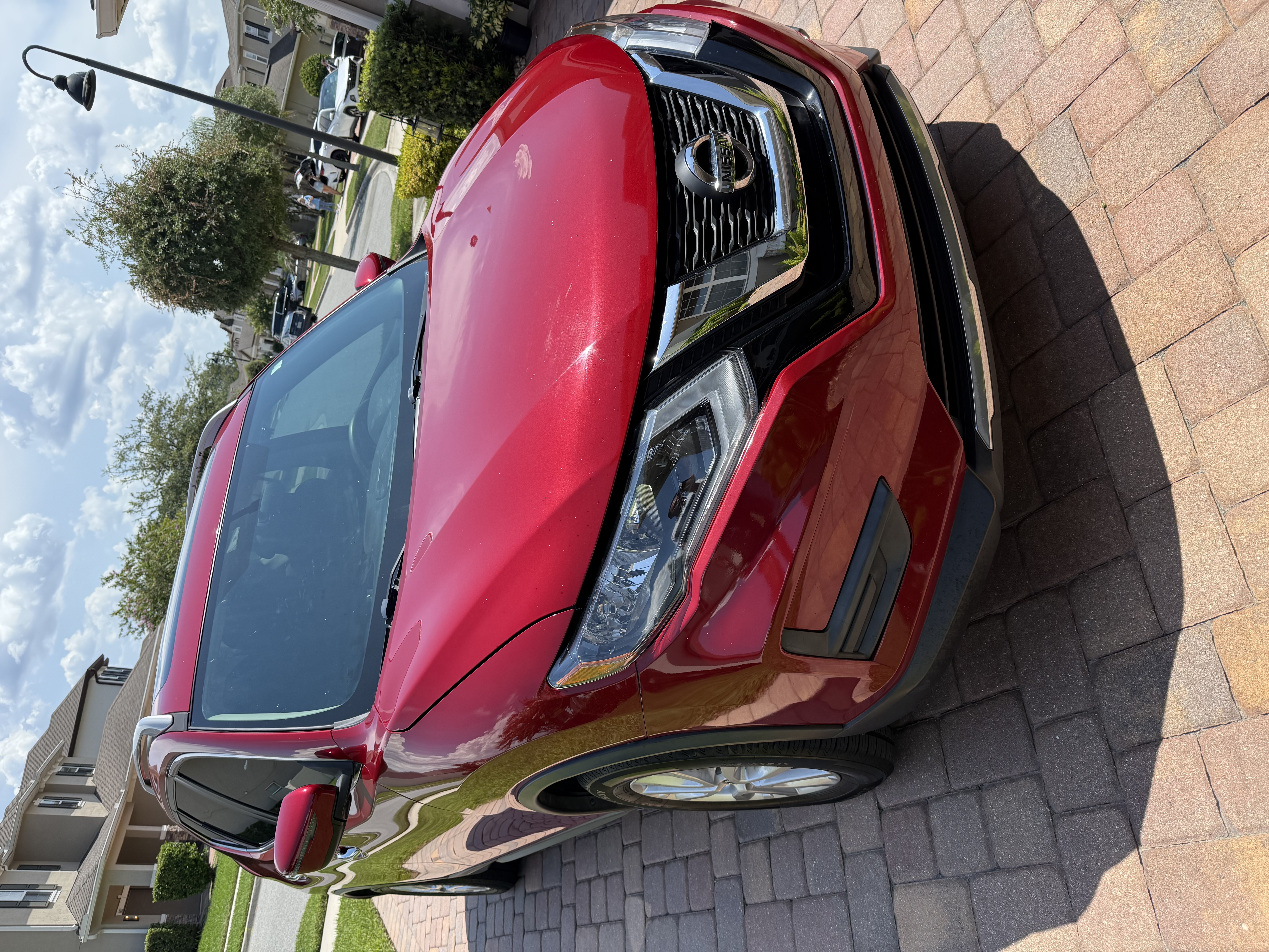 Used 2017 Nissan Rogue SV FWD image 2