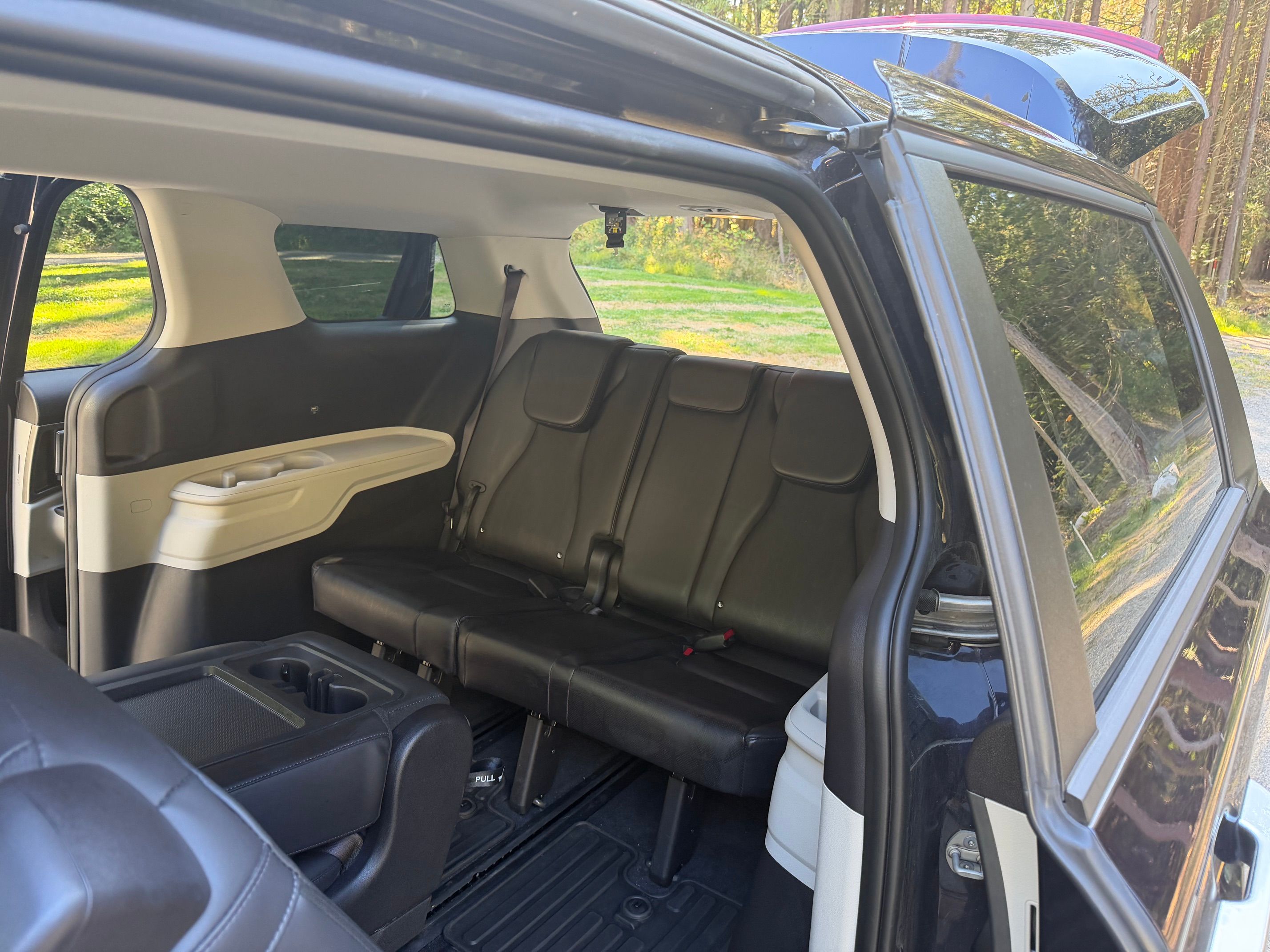 Used 2024 Kia Carnival LX FWD image 6